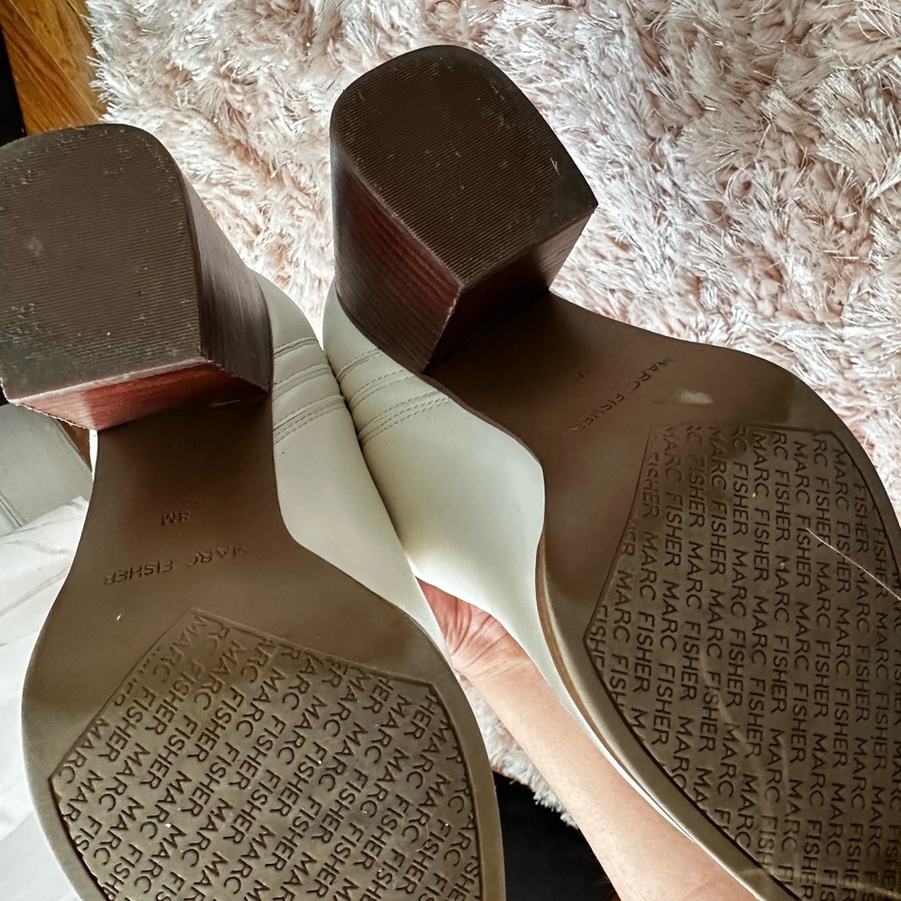 POINTY TOE BOOTIE - Picture 4 of 4